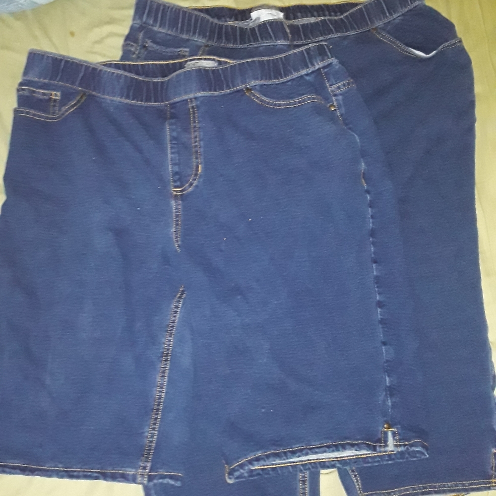 Catherines pull on knit Jean shorts lot